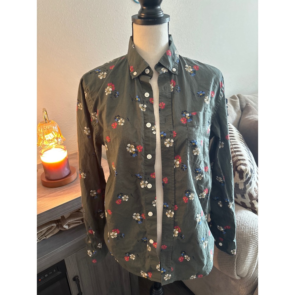 Banana Republic women's small green‎ floral untucked fit long sleeve button up